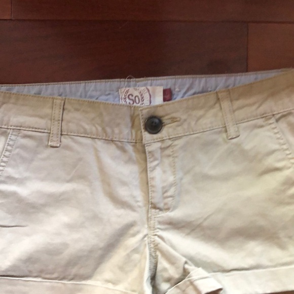 Cute tan short! - Picture 2 of 3